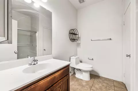 Bath - 41309 Marston Ct, Indio, CA 92203 photo 2 of 3