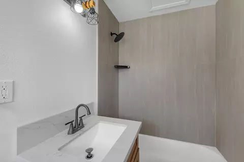 Bath - 83031 Emerald Ave, Indio, CA 92201 photo 1 of 3