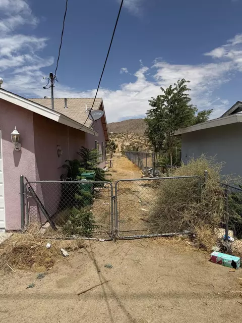 Exterior - 58540 Barron Dr, Yucca Valley, CA 92284 photo 4 of 7