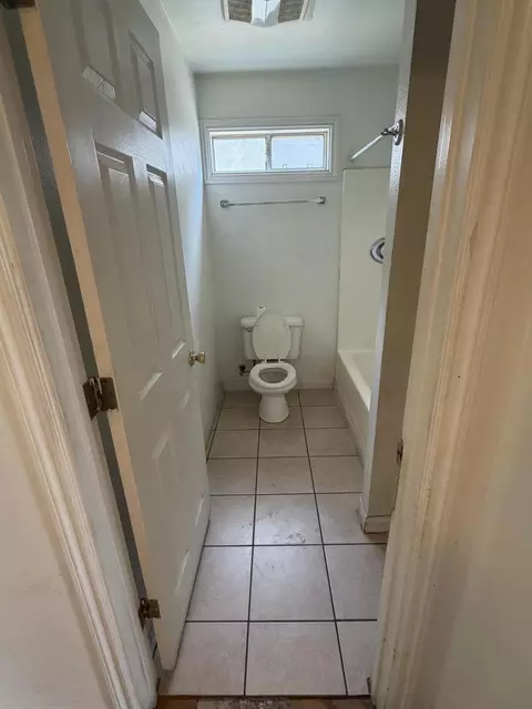 Bath - 58540 Barron Dr, Yucca Valley, CA 92284 photo 1 of 6