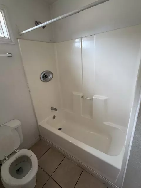 Bath - 58540 Barron Dr, Yucca Valley, CA 92284 photo 2 of 6