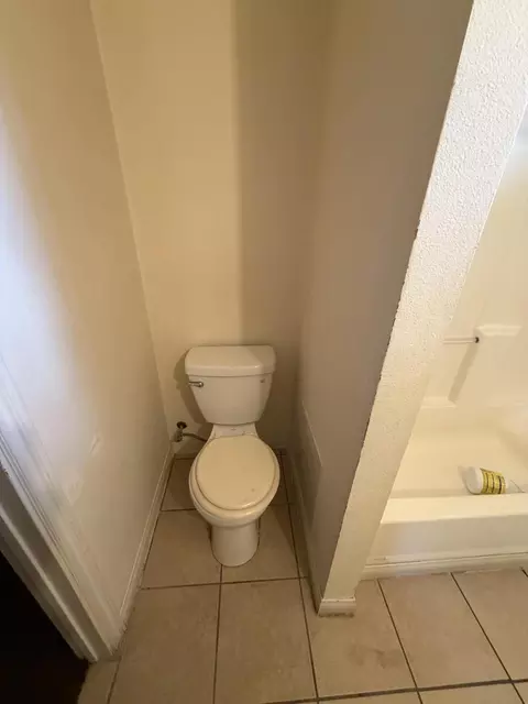Bath - 58540 Barron Dr, Yucca Valley, CA 92284 photo 6 of 6