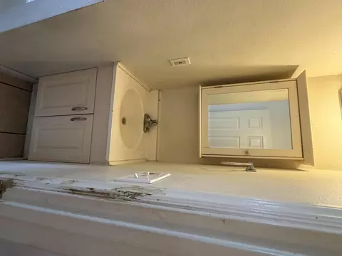 Bath - 58540 Barron Dr, Yucca Valley, CA 92284 photo 3 of 6