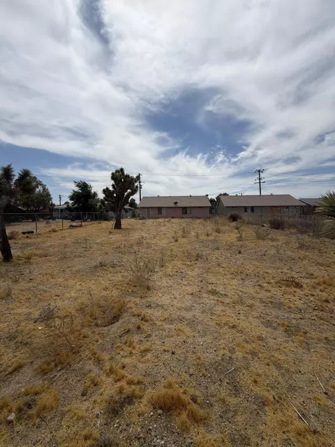 Exterior - 58540 Barron Dr, Yucca Valley, CA 92284 photo 6 of 7
