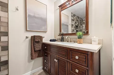 Bath - 42639 Devonshire St, Palm Desert, CA 92211 photo 4 of 5