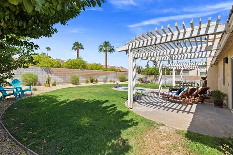 Exterior - 42639 Devonshire St, Palm Desert, CA 92211 photo 5 of 11