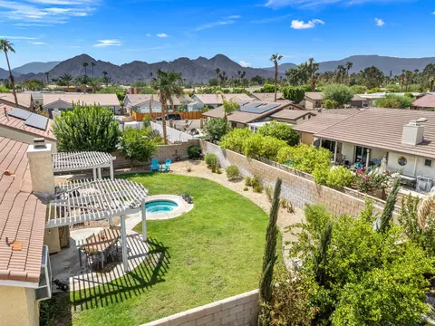 View/Area - 42639 Devonshire St, Palm Desert, CA 92211 photo 2 of 7