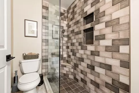 Bath - 42639 Devonshire St, Palm Desert, CA 92211 photo 5 of 5