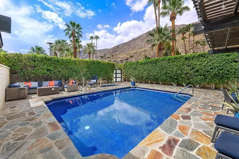 572 W Arenas Rd, Palm Springs, CA 92262