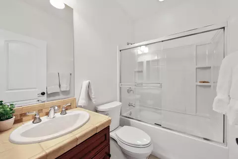 Bath - 81961 Contento St, La Quinta, CA 92253 photo 5 of 5