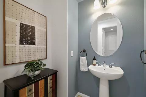 Bath - 81961 Contento St, La Quinta, CA 92253 photo 1 of 5