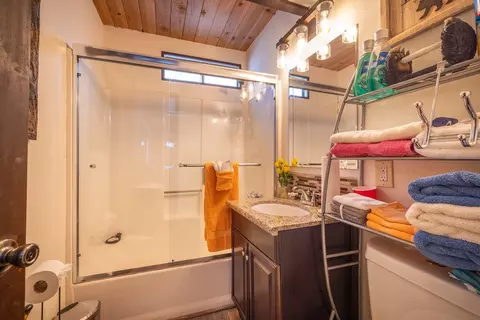 Bath - 459 Inyo Ave, Sugarloaf, CA 92386 photo 1 of 2