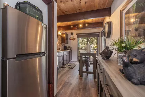 Entry Way - 459 Inyo Ave, Sugarloaf, CA 92386 photo 1 of 3