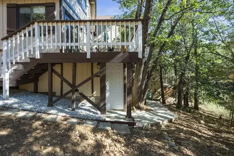 Exterior - 459 Inyo Ave, Sugarloaf, CA 92386 photo 11 of 12
