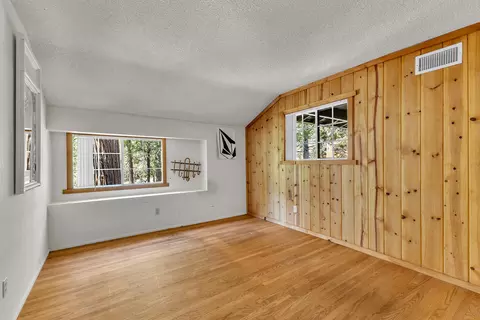 Bedroom - 55175 Daryll Rd, Idyllwild, CA 92549 photo 1 of 4