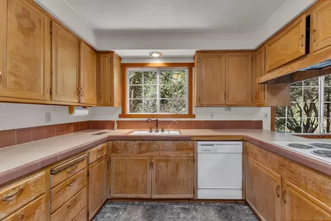 Kitchen - 55175 Daryll Rd, Idyllwild, CA 92549 photo 3 of 5
