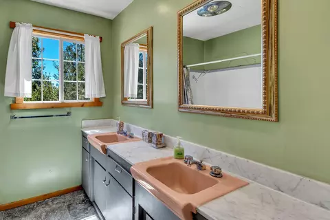 Bath - 55175 Daryll Rd, Idyllwild, CA 92549 photo 1 of 4