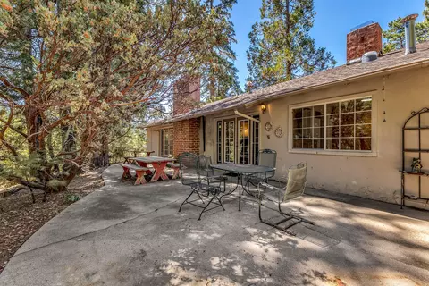 Exterior - 55175 Daryll Rd, Idyllwild, CA 92549 photo 4 of 10