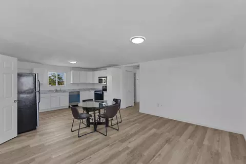 Dining - 133 Cascade Rd, Joshua Tree, CA 92252 photo 1 of 4