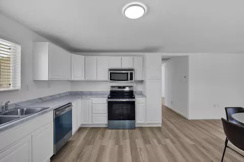 Kitchen - 133 Cascade Rd, Joshua Tree, CA 92252 photo 2 of 4