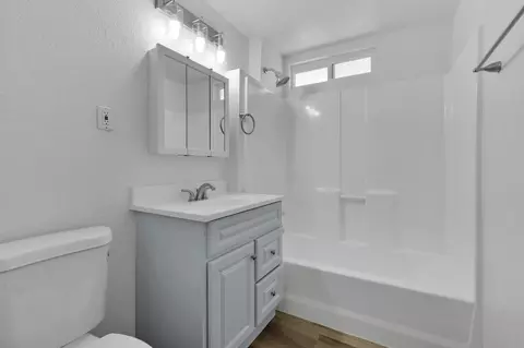 Bath - 133 Cascade Rd, Joshua Tree, CA 92252 photo 4 of 5