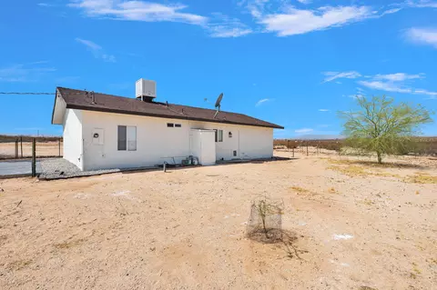 Exterior - 133 Cascade Rd, Joshua Tree, CA 92252 photo 5 of 6