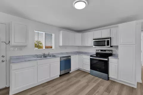 Kitchen - 133 Cascade Rd, Joshua Tree, CA 92252 photo 1 of 4