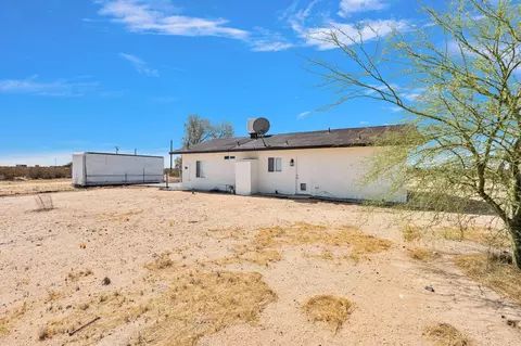 Exterior - 133 Cascade Rd, Joshua Tree, CA 92252 photo 4 of 6
