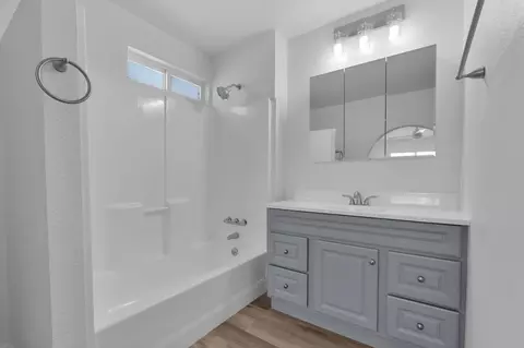Bath - 133 Cascade Rd, Joshua Tree, CA 92252 photo 1 of 5