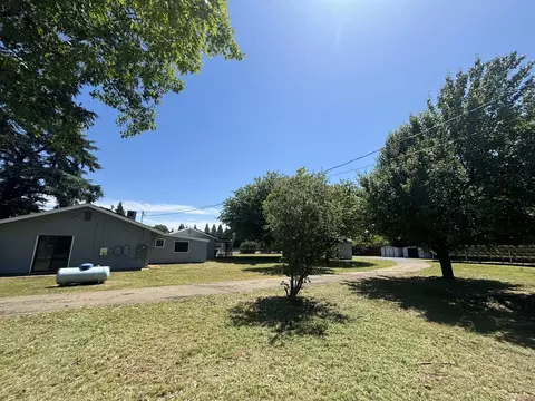 Exterior - 5050 Bo Peep Ln, Redding, CA 96002 photo 11 of 26