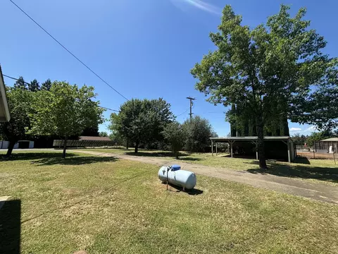 Exterior - 5050 Bo Peep Ln, Redding, CA 96002 photo 10 of 26