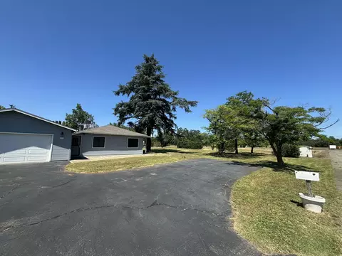 Exterior - 5050 Bo Peep Ln, Redding, CA 96002 photo 4 of 26