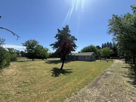 Exterior - 5050 Bo Peep Ln, Redding, CA 96002 photo 18 of 26