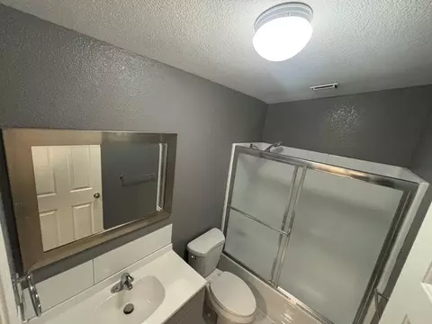 Bath - 5050 Bo Peep Ln, Redding, CA 96002 photo 1 of 4