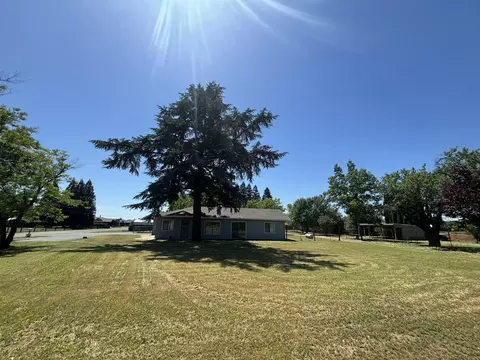 Exterior - 5050 Bo Peep Ln, Redding, CA 96002 photo 19 of 26