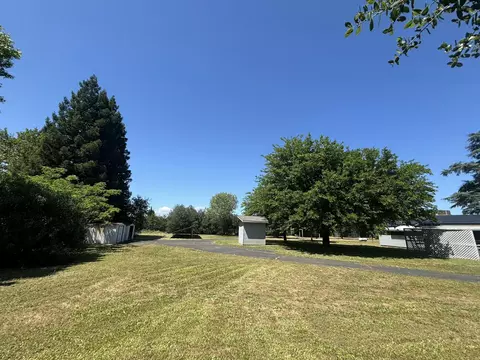 Exterior - 5050 Bo Peep Ln, Redding, CA 96002 photo 8 of 26