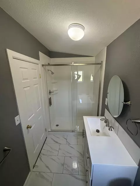 Bath - 5050 Bo Peep Ln, Redding, CA 96002 photo 4 of 4