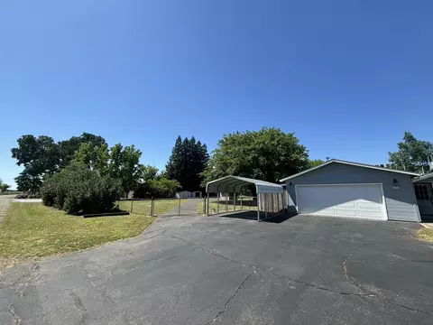 Exterior - 5050 Bo Peep Ln, Redding, CA 96002 photo 3 of 26