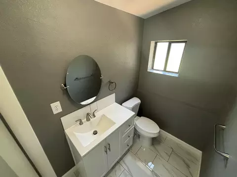 Bath - 5050 Bo Peep Ln, Redding, CA 96002 photo 3 of 4