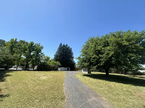 Exterior - 5050 Bo Peep Ln, Redding, CA 96002 photo 7 of 26