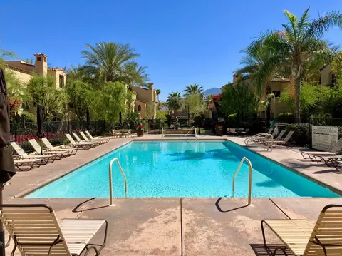 230 Villorrio Dr E, Palm Springs, CA 92262