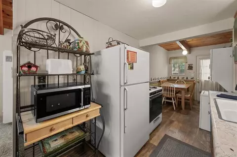 Kitchen - 43050 Sunset Dr, Big Bear Lake, CA 92315 photo 1 of 3