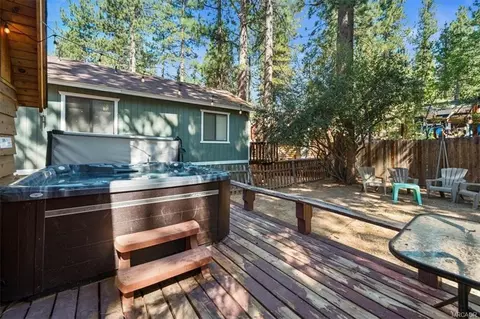 Exterior - 43050 Sunset Dr, Big Bear Lake, CA 92315 photo 2 of 4