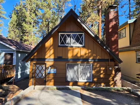 Exterior - 43050 Sunset Dr, Big Bear Lake, CA 92315 photo 2 of 6
