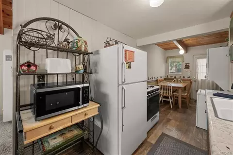 Kitchen - 43050 Sunset Dr, Big Bear Lake, CA 92315 photo 1 of 3