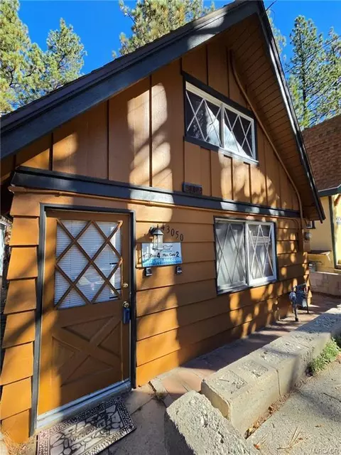 Exterior - 43050 Sunset Dr, Big Bear Lake, CA 92315 photo 4 of 6
