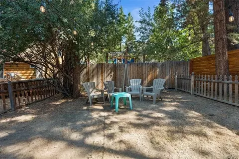 Exterior - 43050 Sunset Dr, Big Bear Lake, CA 92315 photo 3 of 4