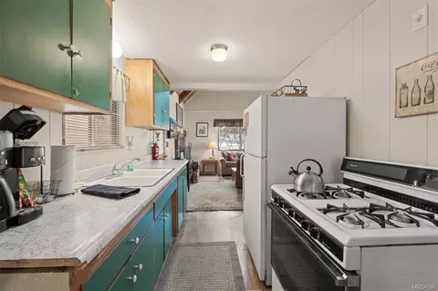 Kitchen - 43050 Sunset Dr, Big Bear Lake, CA 92315 photo 3 of 3
