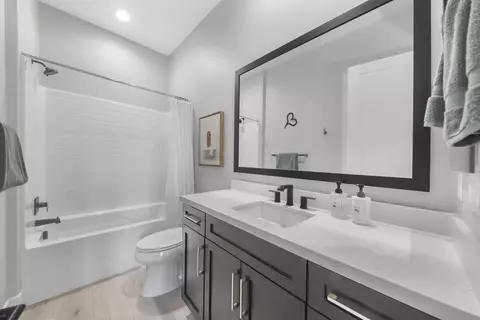 Bath - 82430 Round Vly, Indio, CA 92201 photo 2 of 3
