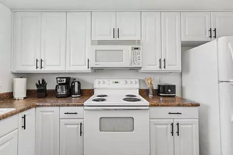Kitchen - 48970 Cochran Dr, Indio, CA 92201 photo 4 of 5